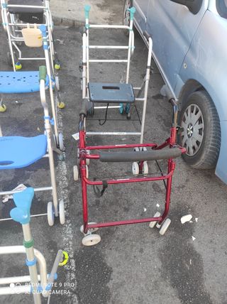Andador azul con asiento