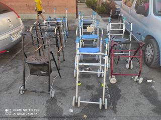 Andador azul con asiento