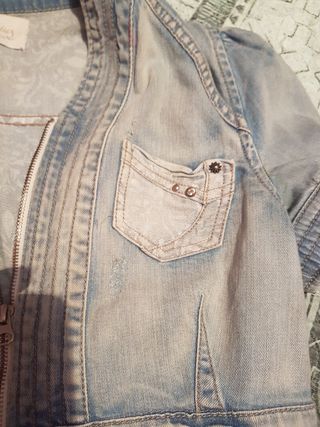 Cazadora crop denim Stradivarius