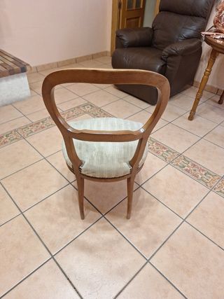 6 Sillas de salón de madera, 8€ una, todas 40€..