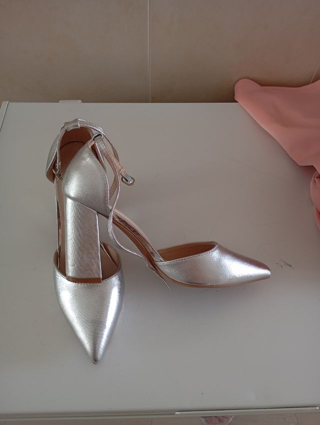 Zapatos de fiesta plateados