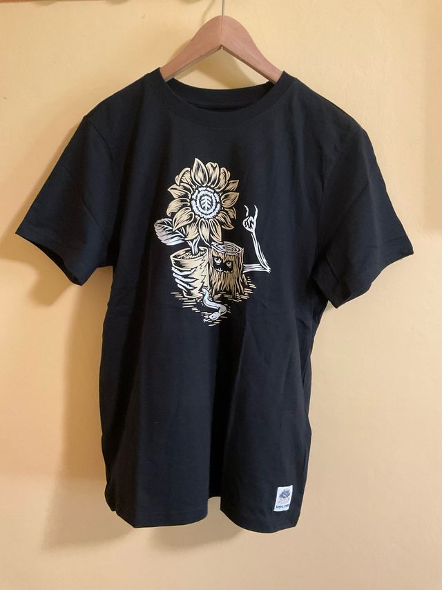 Camiseta Element Negra colaboración con TIMBER.