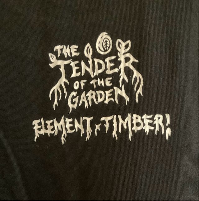 Camiseta Element Negra colaboración con TIMBER.