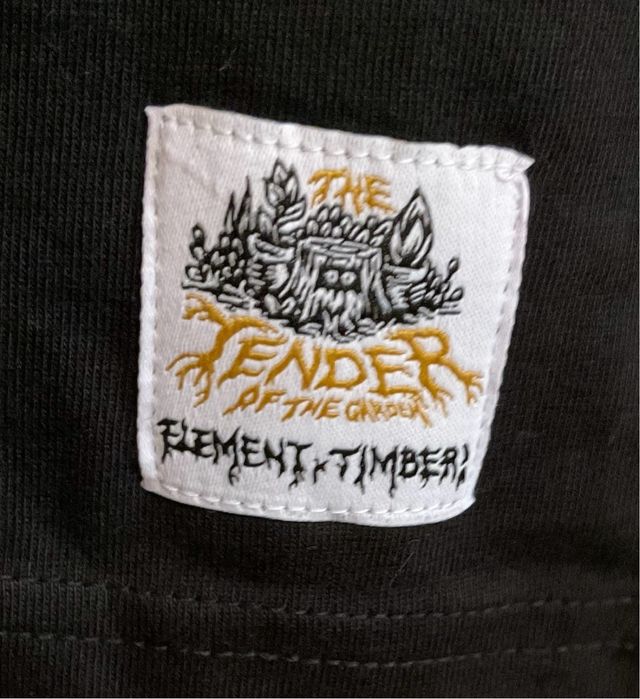 Camiseta Element Negra colaboración con TIMBER.