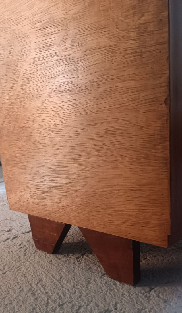 Mesa auxiliar con diseño de cómic