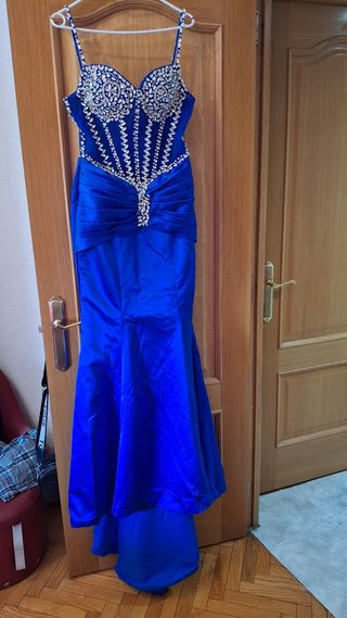 Vestido de fiesta azul con pedrería