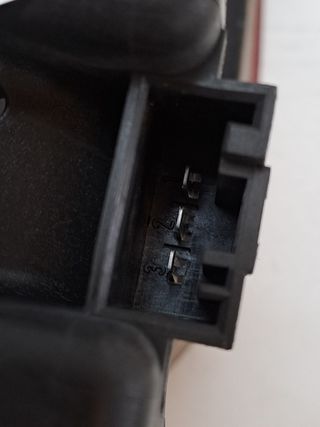 PILOTO TRASERO DERECHO INTERIOR BMW SERIE 3 BERLINA (E46) 32