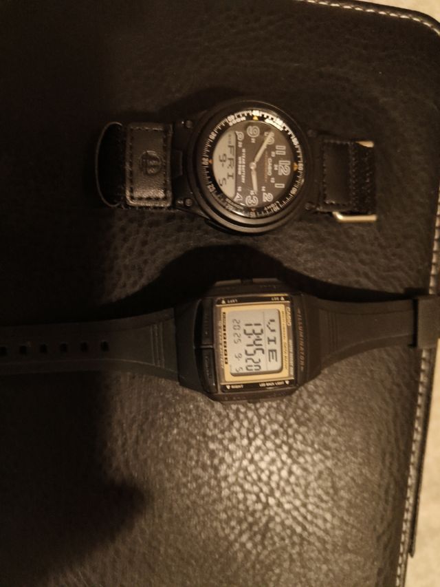 Dos relojes Casio DataBank Bank