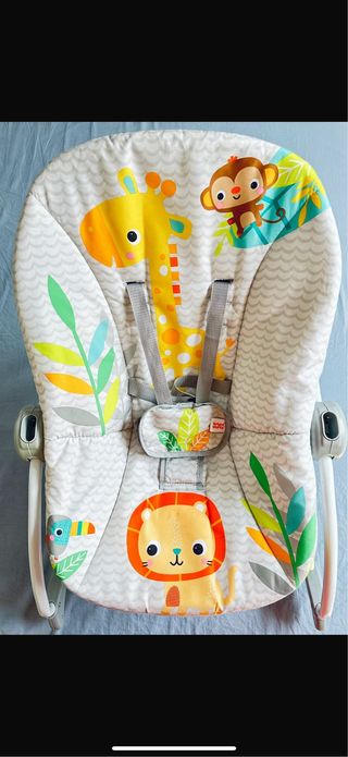 Silla bebé con estampado de animales.