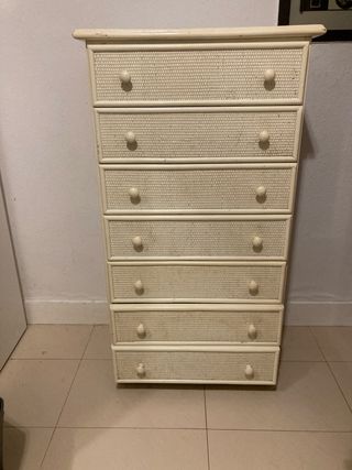 Cajonera de mimbre beige