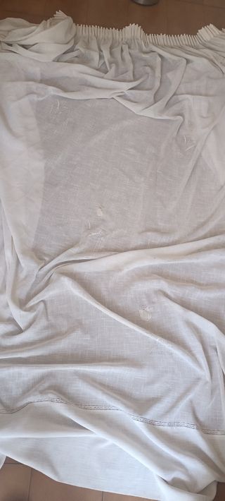 Cortinas de tela blancas