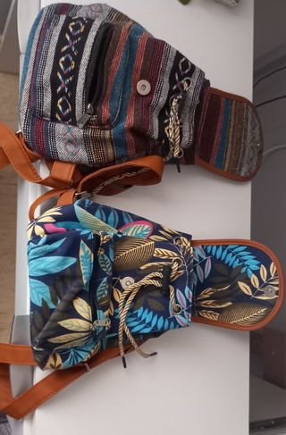Mochila de tela con estampado floral