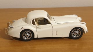 Modellino JAGUAR XK120 COUPE (1948) Burago 1:24