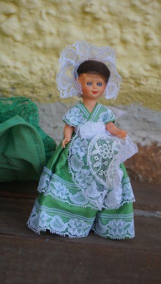  Muñeca gitana antigua y regalo ver fotos 24 y 14