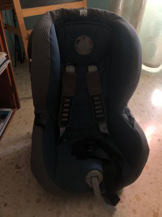 Silla de coche infantil segura y cómoda