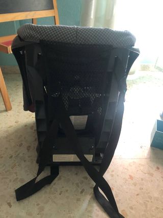 Silla de coche infantil segura y cómoda