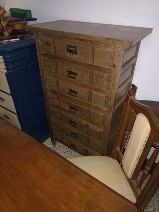 Cajonera antigua de madera con 7 cajones