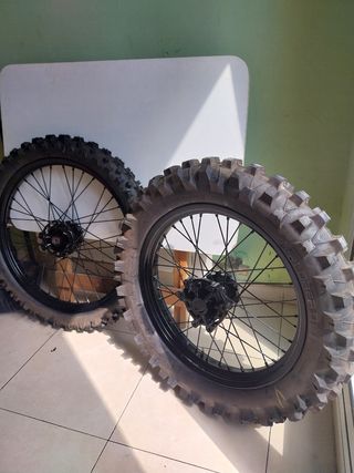 Neumáticos Enduro Nuevos