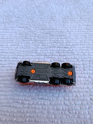 Camión de bomberos Hot Wheels naranja