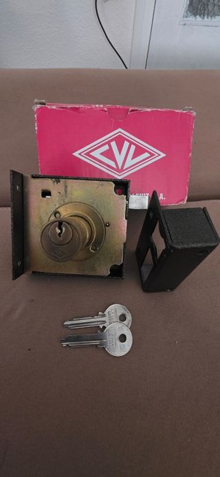 Cerradura CVL con 2 llaves y escutcheon