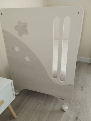 Cuna blanca para bebé