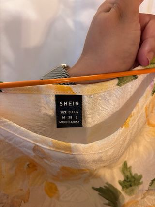 Vestido de cóctel floral amarillo y verde