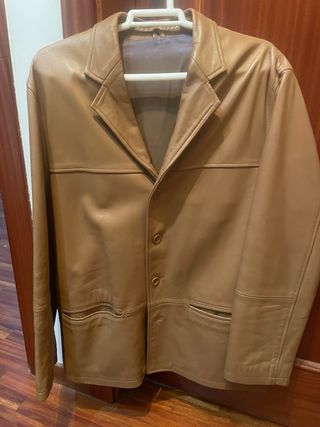 Chaqueta de cuero marrón