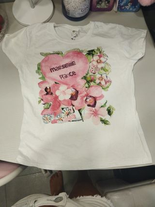 Maglietta ragazza con cuore e fiori