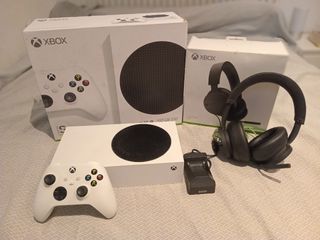 Xbox Series S Blanca + Auriculares Microsoft cable