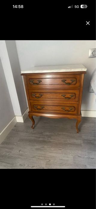 Mesitas de noche de madera y mármol