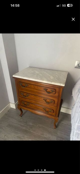 Mesitas de noche de madera y mármol