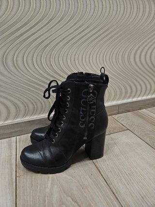 Tronchetti Guess neri con tacco