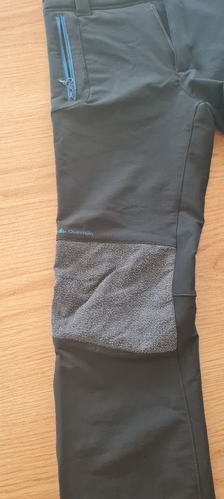 Pantaloni da trekking Quechua neri e blu