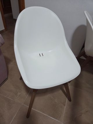 4 Sillas de Comedor IKEA Blancas