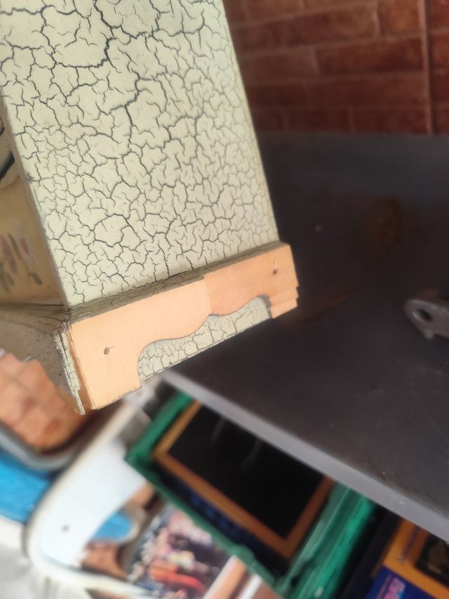 Mobile decorativo con cassetti