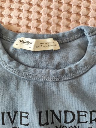 Camiseta Bershka gris con dragón Talla S. Precio 1