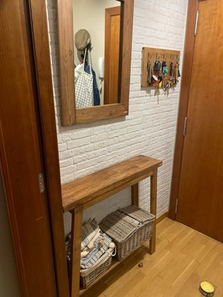 Mueble recibidor de madera  fabricación artesanal 