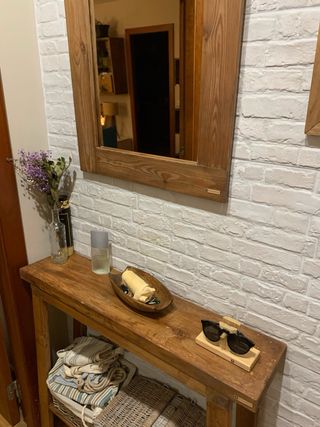 Mueble recibidor de madera  fabricación artesanal 