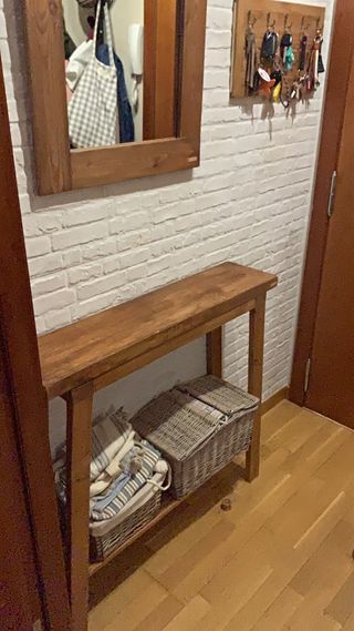 Mueble recibidor de madera  fabricación artesanal 