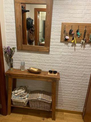 Mueble recibidor de madera  fabricación artesanal 