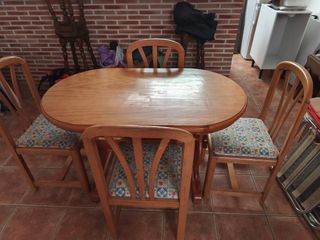 Mesa de madera con 4 sillas de 1,20 x 70cm
