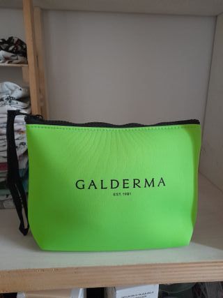 Busta portatrucchi Galderma verde