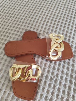 Sandalias Zara doradas y transparentes talla 37