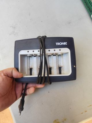 Cargador de pilas TRONIC