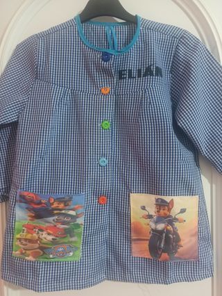 Bata escolar personalizada 
