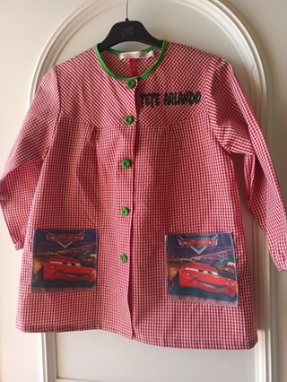 Bata escolar personalizada 