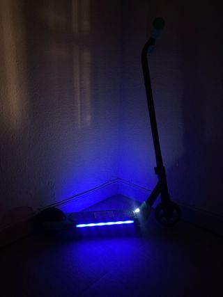 Patinete eléctrico con luces LED