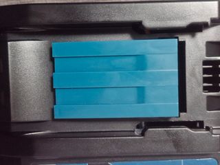 Cargador Makita DC18RC