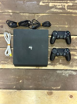 PS4 Slim Nera con 2 Controller