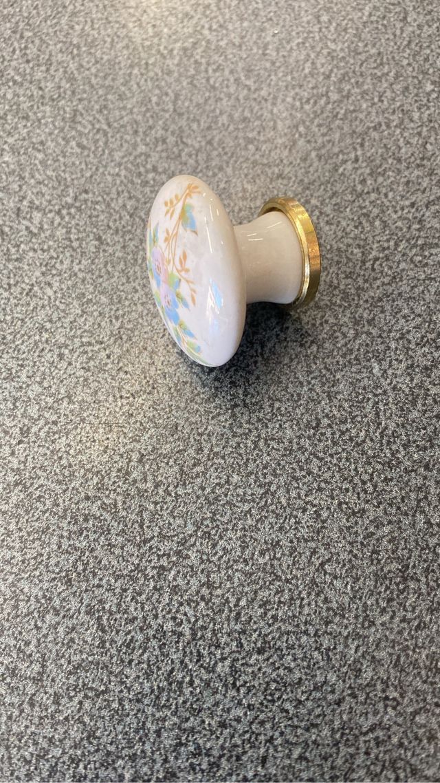 Pomelli in porcellana con fiori